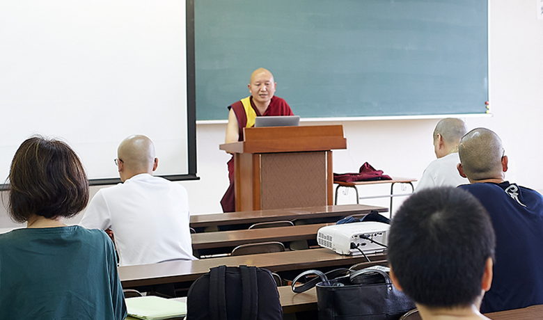 密教学科の学生たち